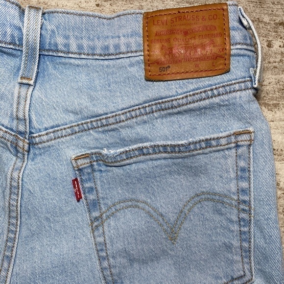 Levi’s 501 high rise button fly shorts. Size 28 - Picture 5 of 16